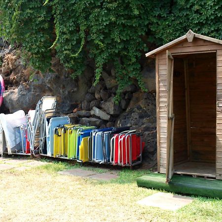 Nero Basalto Azzurro Mare Bed & Breakfast Aci Castello Exterior photo