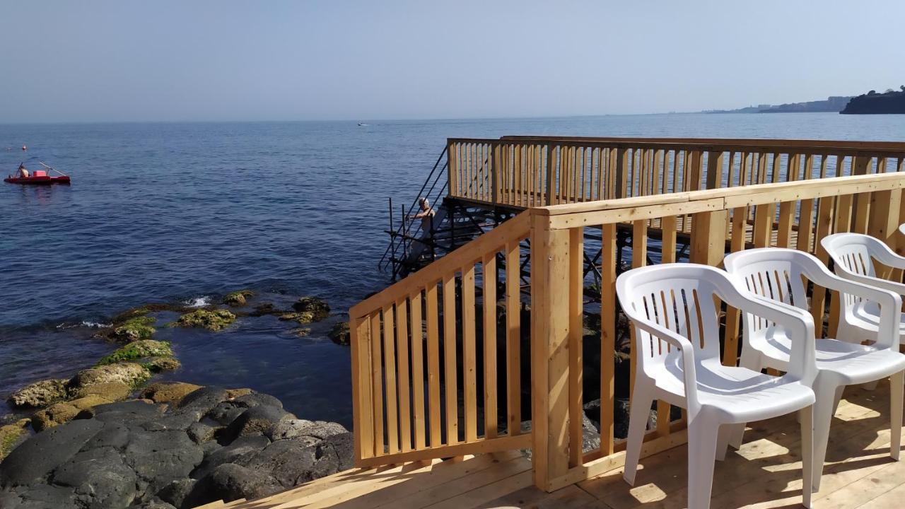 Nero Basalto Azzurro Mare Bed & Breakfast Aci Castello Exterior photo