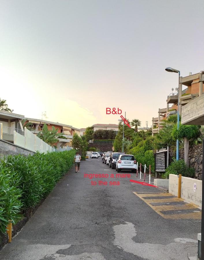 Nero Basalto Azzurro Mare Bed & Breakfast Aci Castello Exterior photo